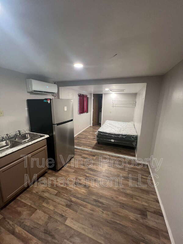 1202 Division Avenue – photo 2