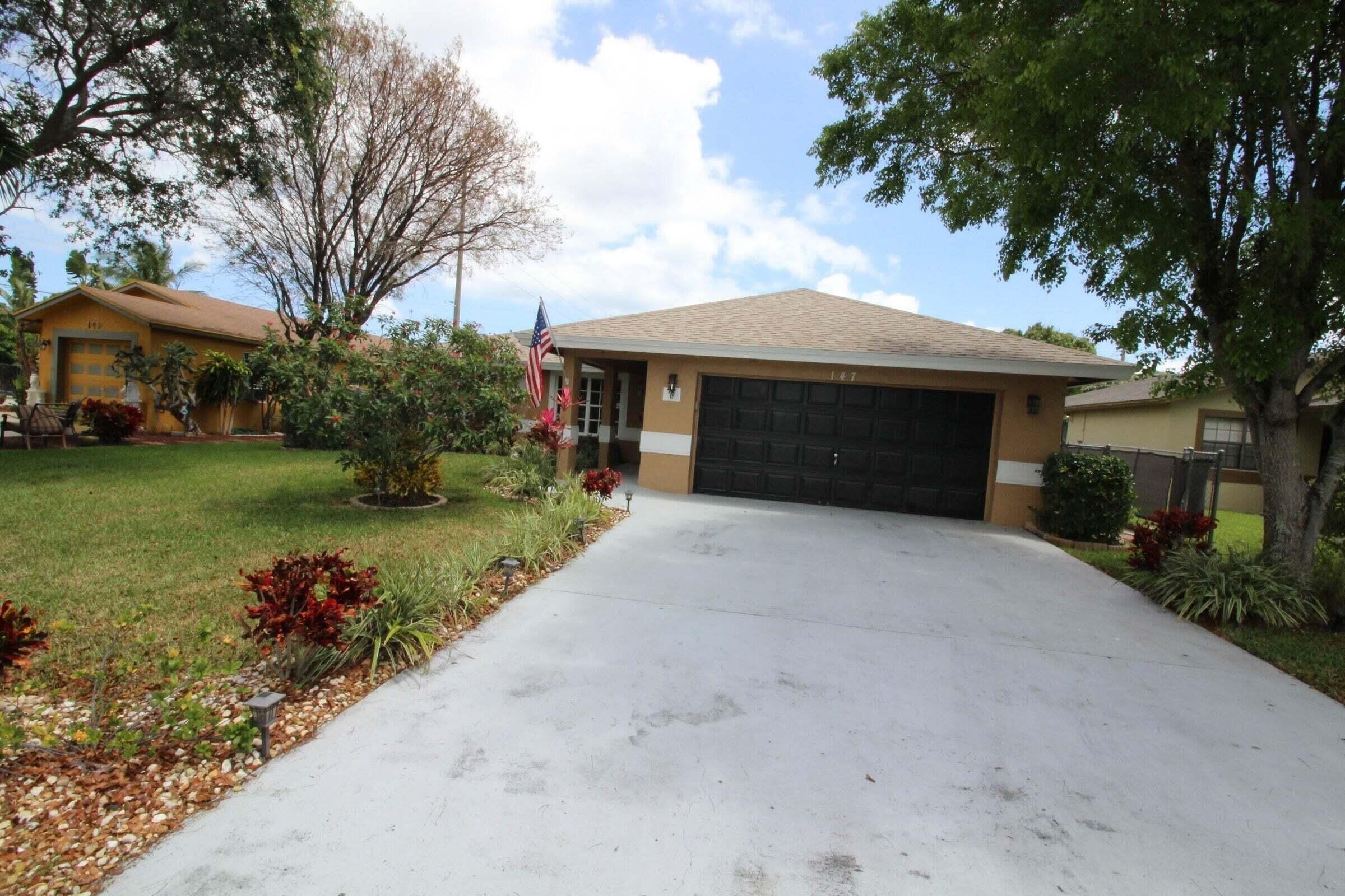 147 NW 10th Avenue – photo 2