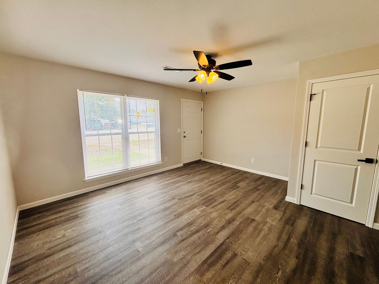 Beautiful Remodeled 2 Bedroom 1 5 Bath Townhome – photo 2