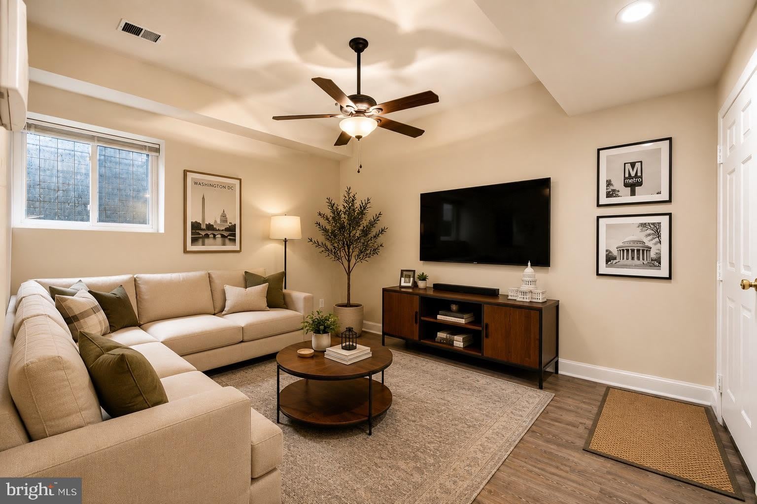 2834 R Street Se – photo 1