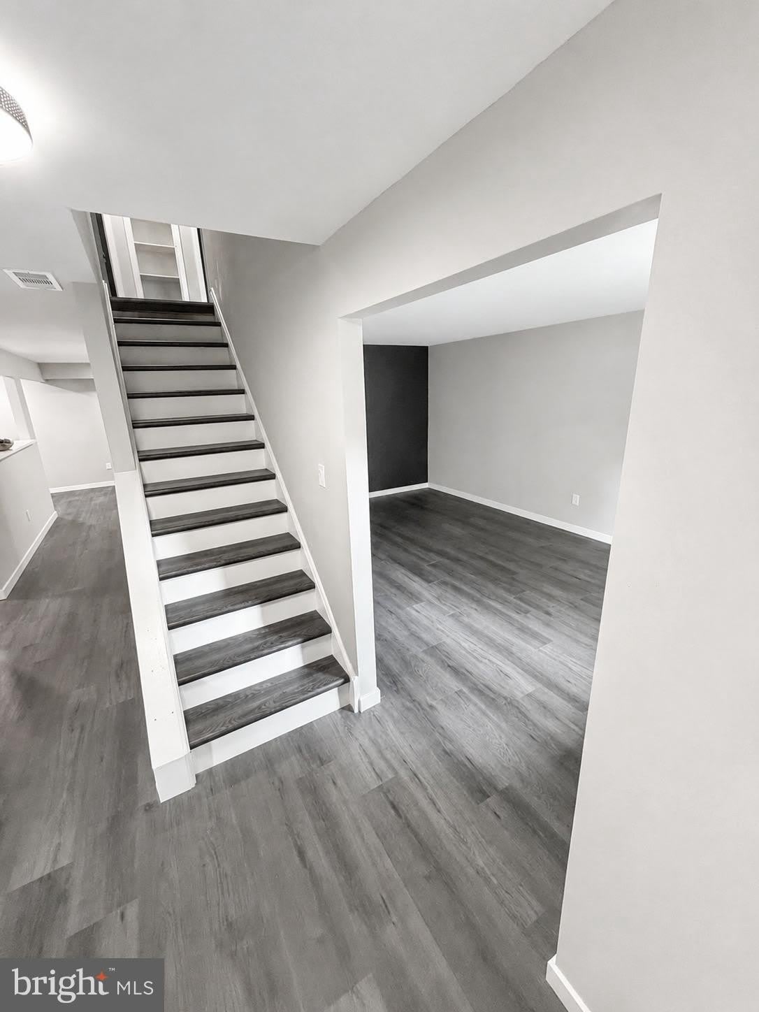 501 FOREST Court – photo 3