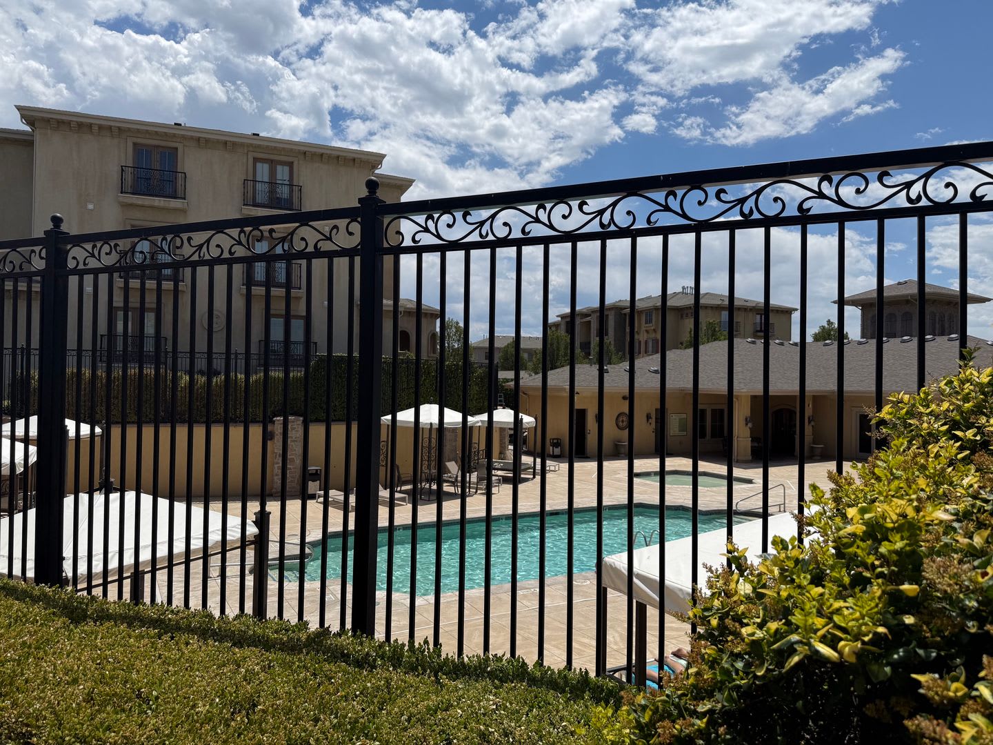 Beautiful condo with amazing amenities and a fabulous kitchen – photo 4