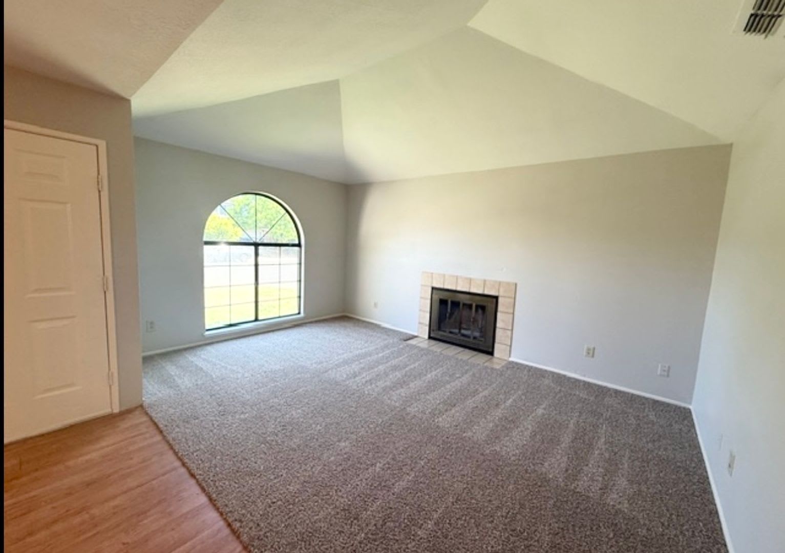 Remodeled 3 Bedroom Home in Roseville for Rent – photo 3