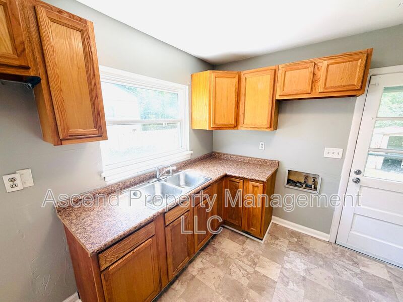 717 Caruthers Rd – photo 2