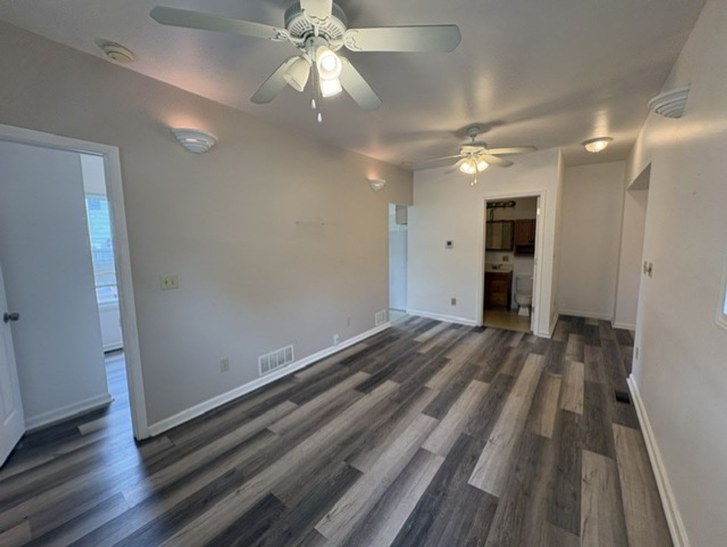 Affordable 1 Bedroom Home With Private Yard – photo 2