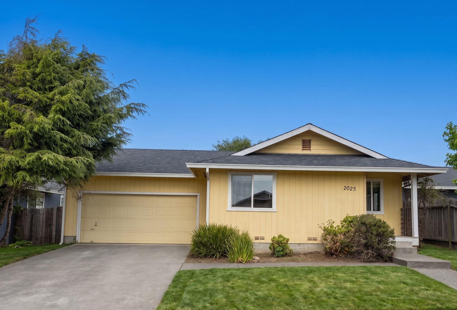 Spacious Pet Friendly Mckinleyville Home With Garage Fenced Yard – photo 1