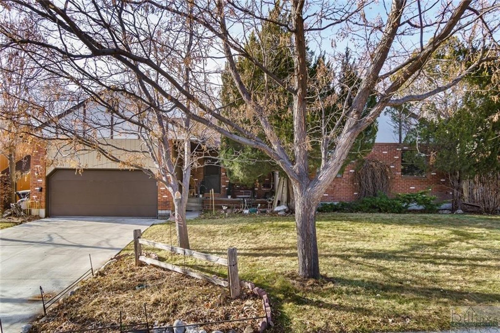 5 Bedroom 3 Bathroom West End Home on Large Lot – photo 2