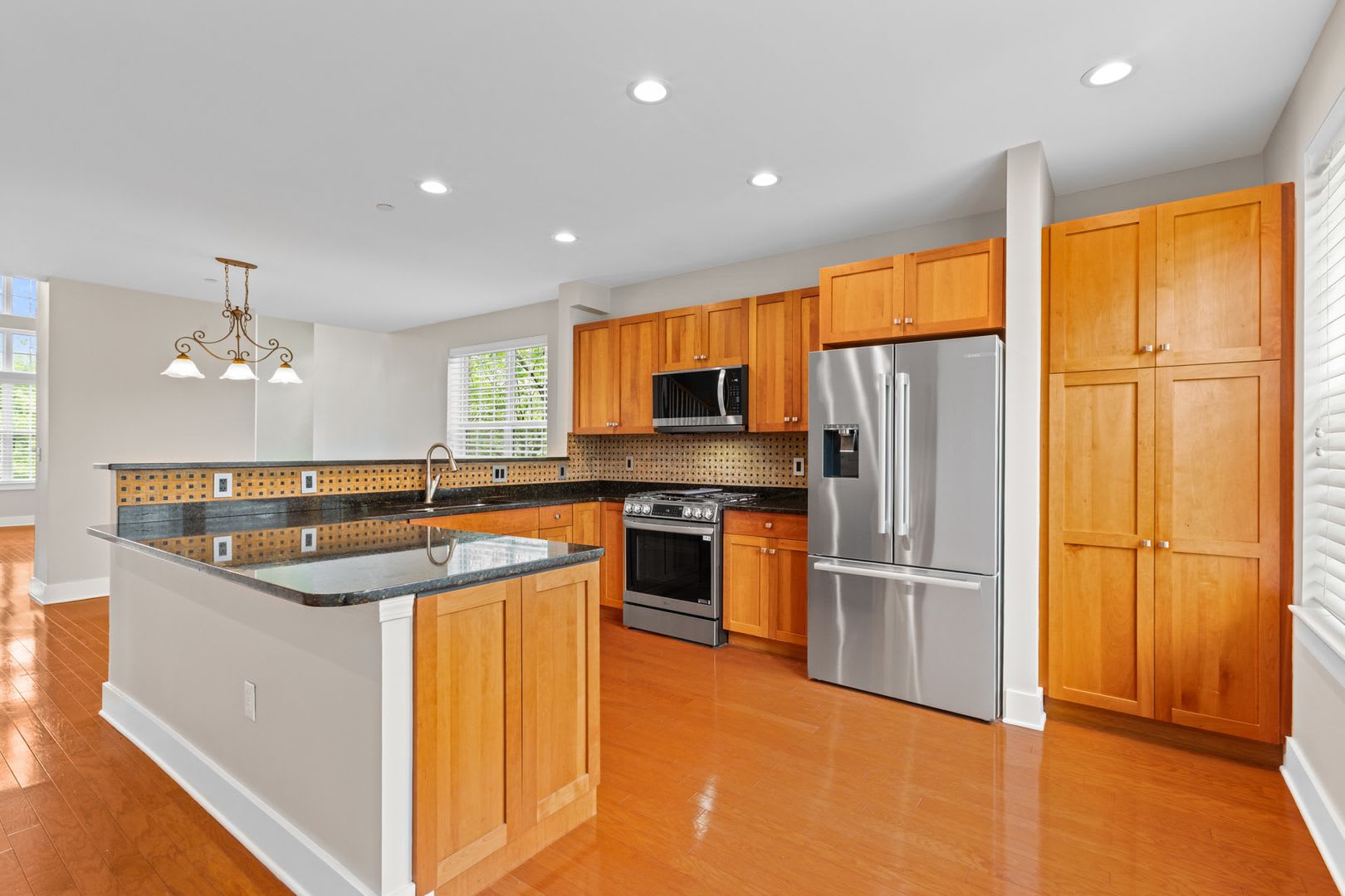 Private, light filled end unit townhome: 3 bed, 2.5 bath, 2,400 sq ft – photo 2