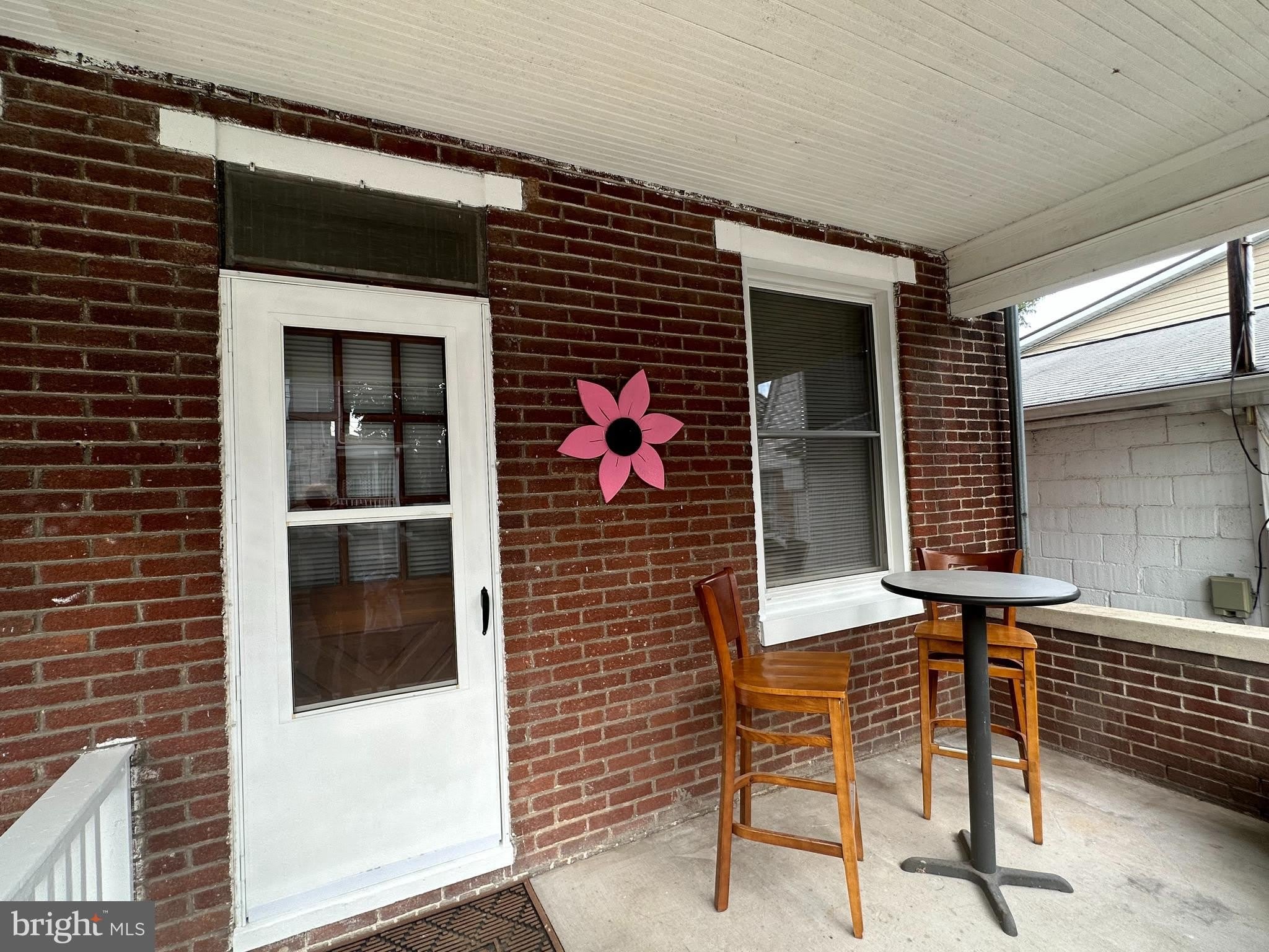 239 N STRATTON Street – photo 4