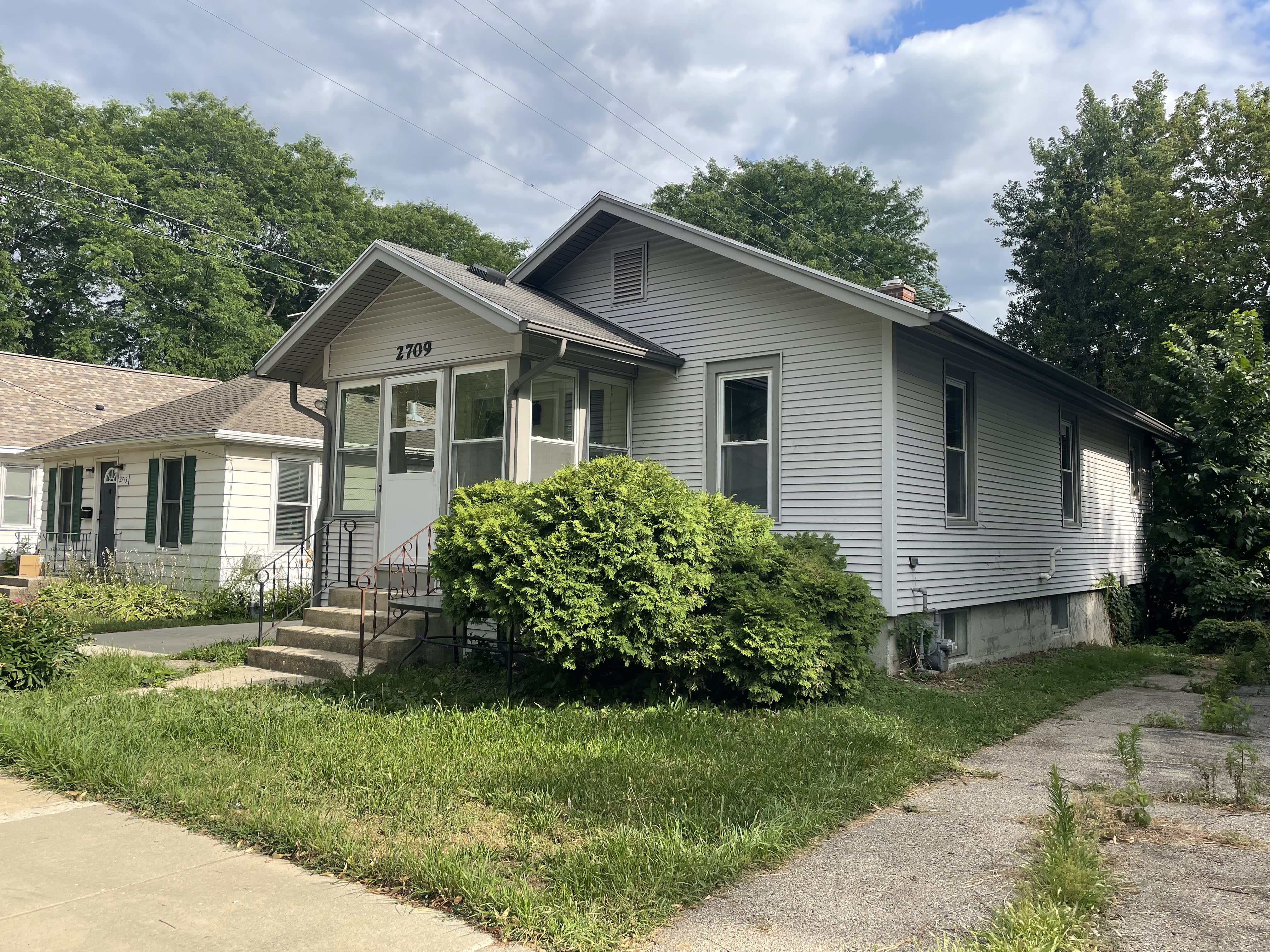 2709 Commercial Ave – photo 1