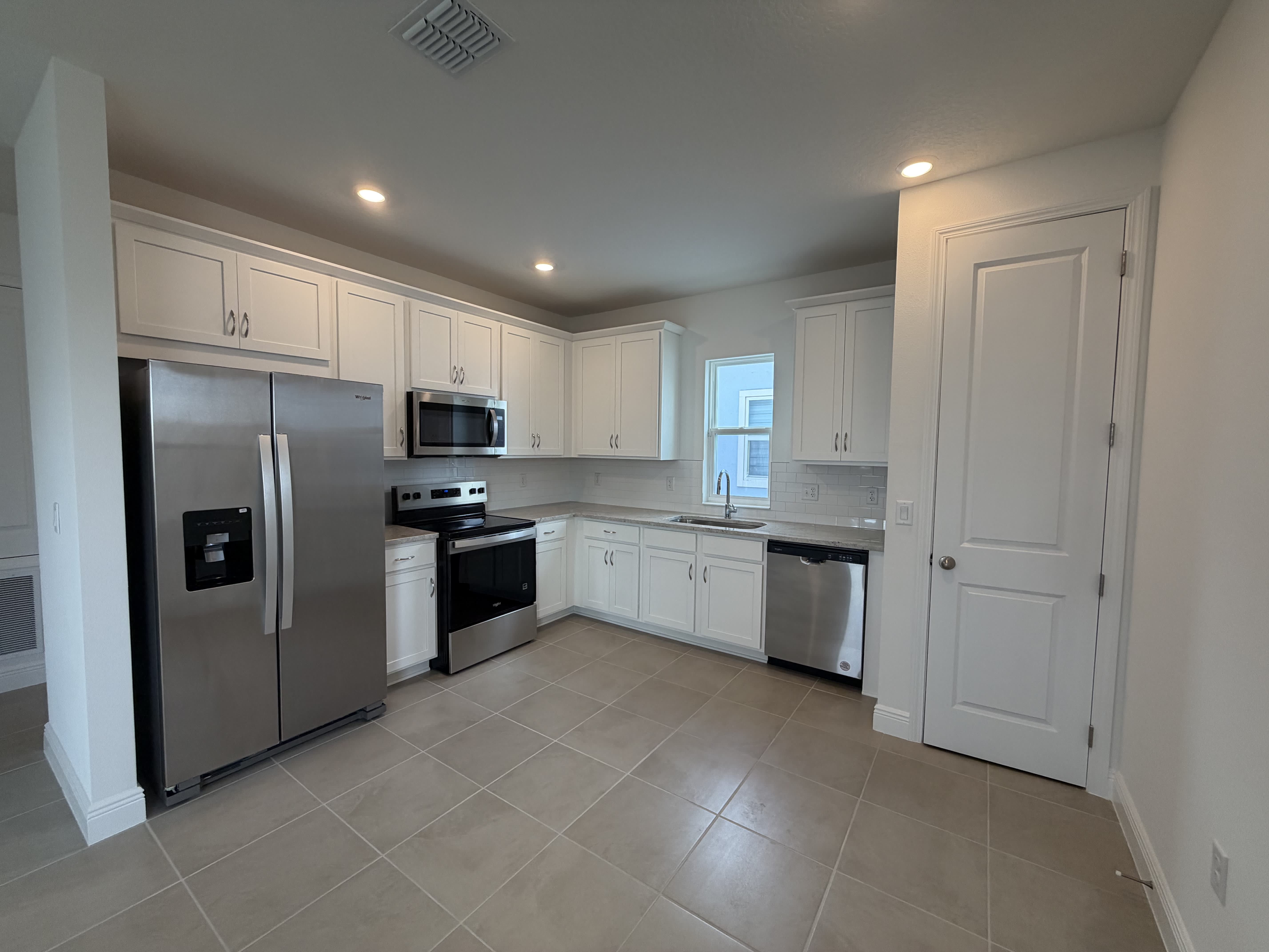 9860 Peebles St – photo 5