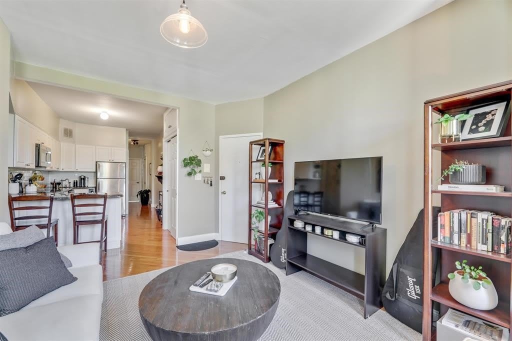 931 PARK AVE – photo 4