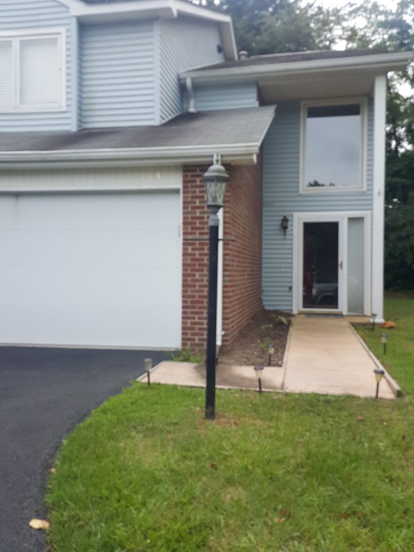 3 Bedroom 2.5 Bath 2 Car Garage Townhouse – photo 3