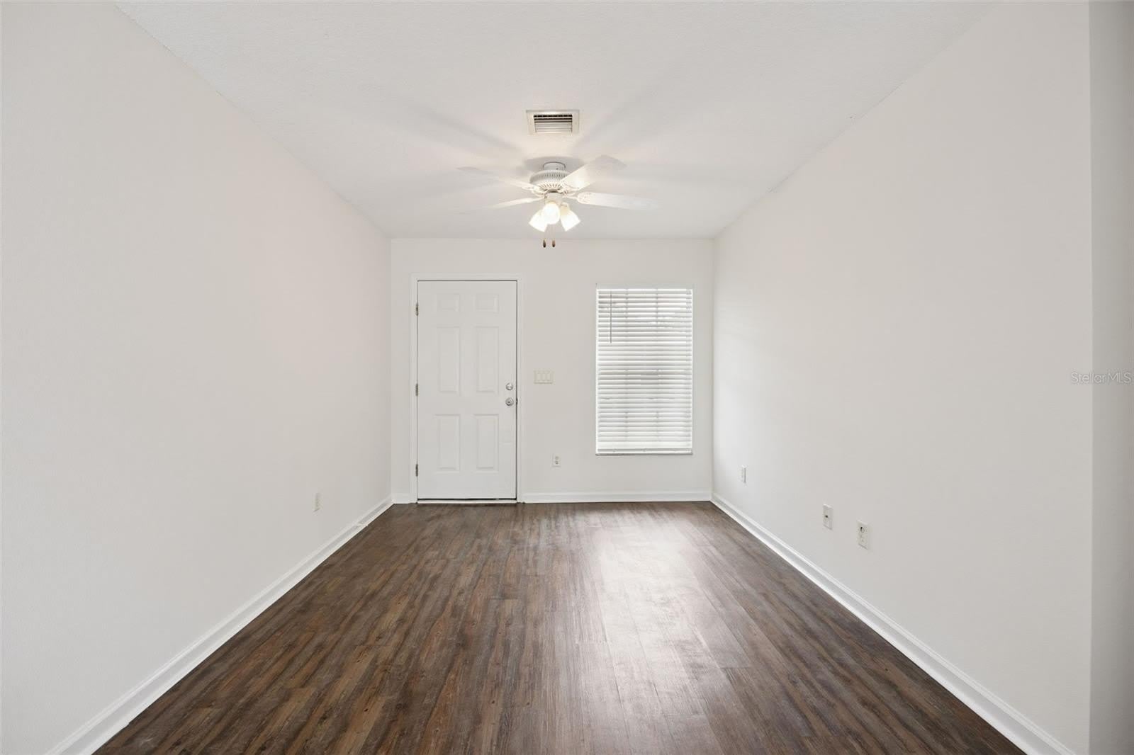 1105 N ROCKINGHAM Avenue – photo 4