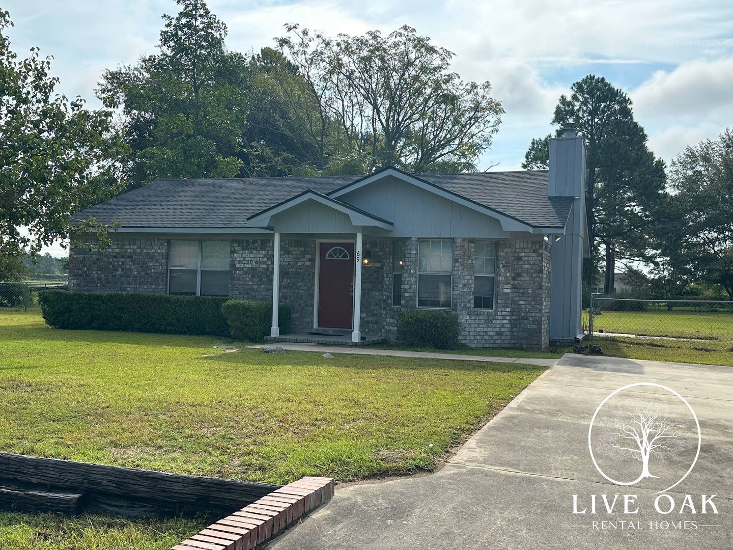 MOVE-IN SPECIAL: $500 OFF 1st MONTH'S RENT!** – photo 2