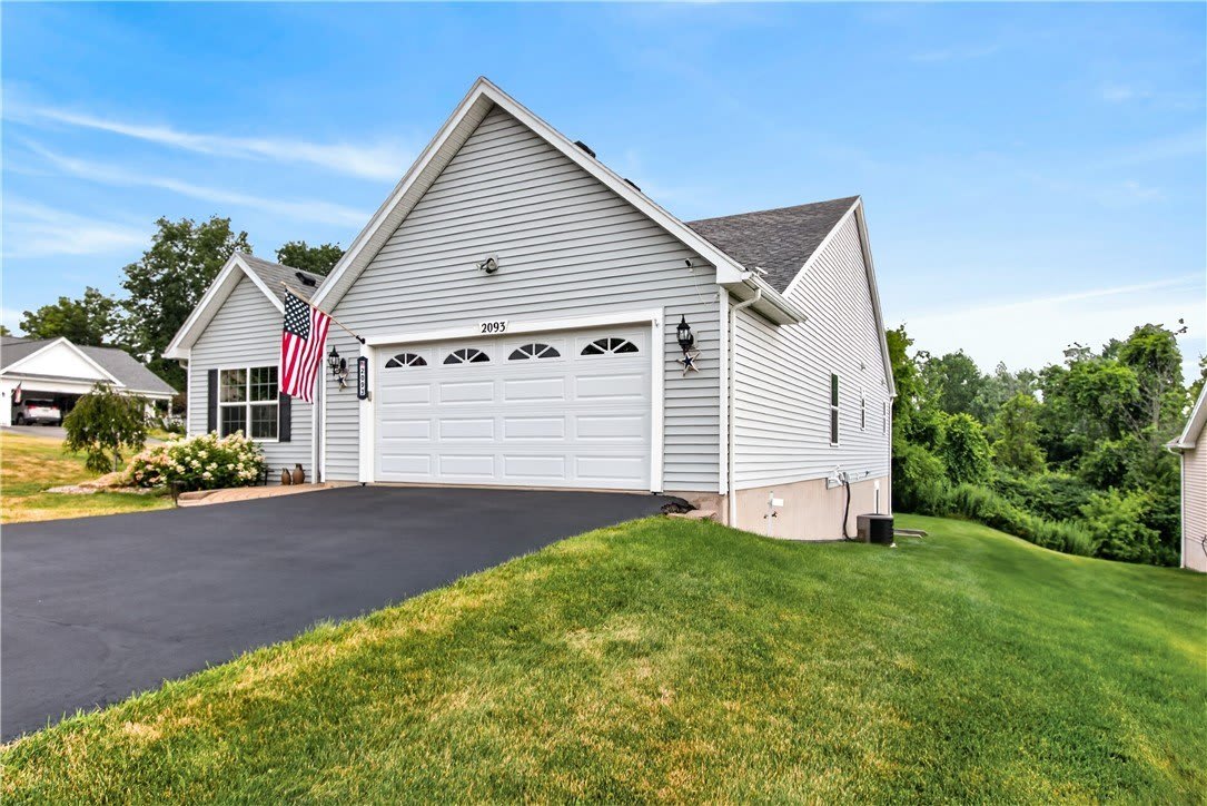2093 Mykola Road – photo 3