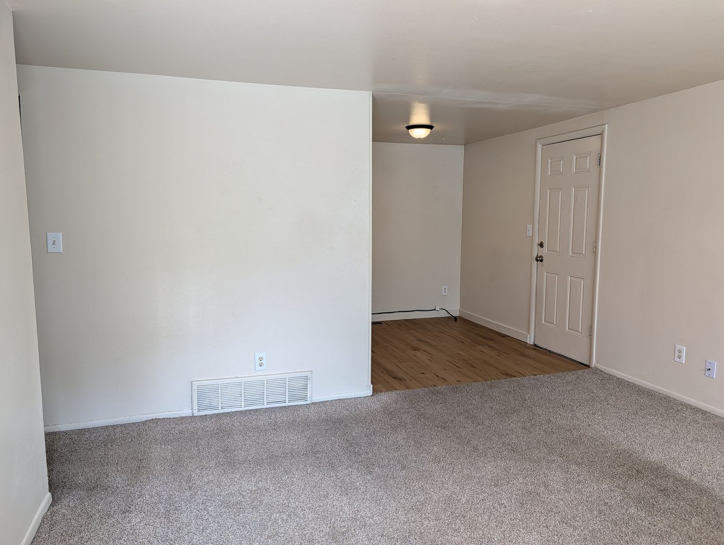 3 Bed 1 Bath With Big Backyard Available Now – photo 3
