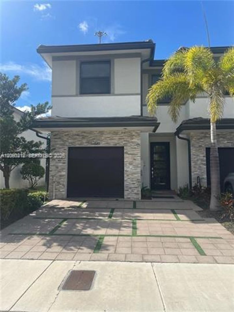 15846 NW 91st Ct th 15846, Miami Lakes, FL 33018 – photo 2