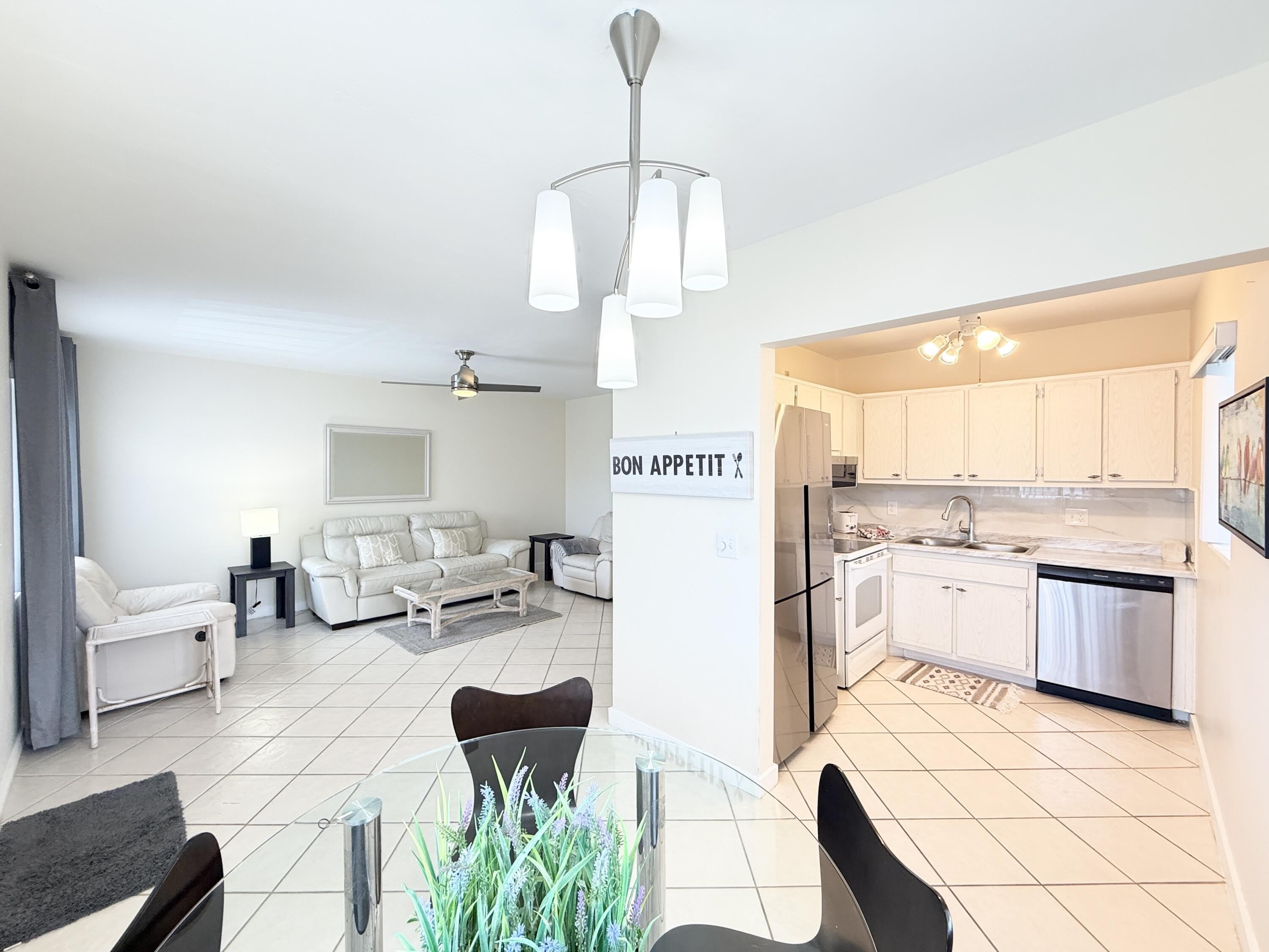 2880 Lake Osborne Drive – photo 3