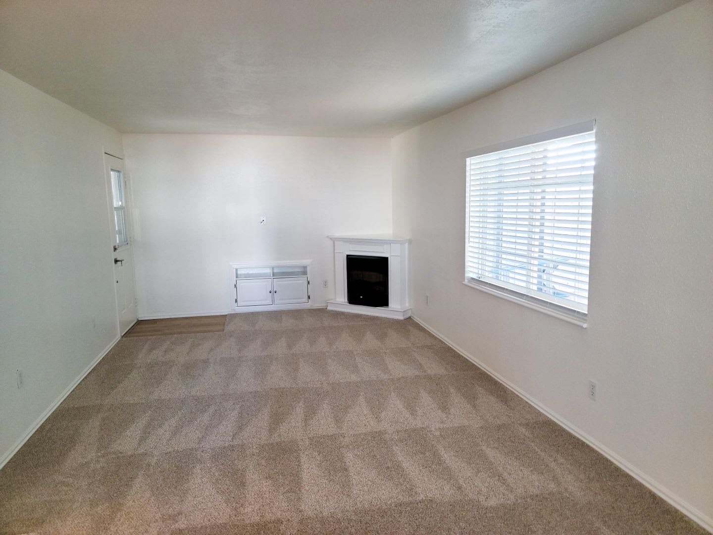 Remodeled 3 Bedroom Home with Shop in Lava Bluff 55+ Community – photo 4