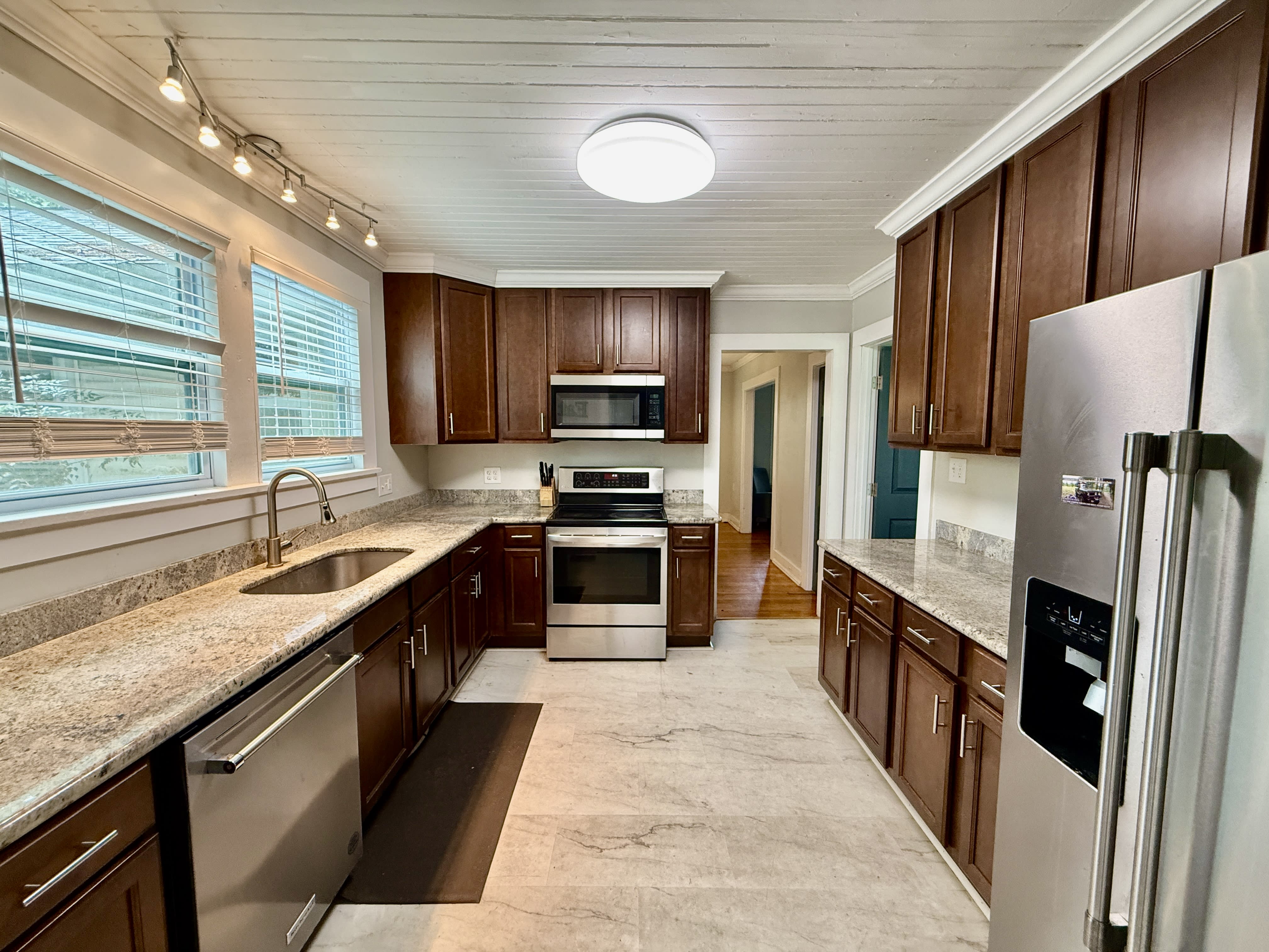 2624 W Desoto St – photo 1