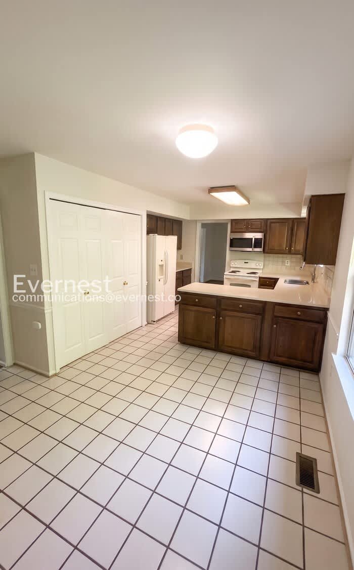 11829 Parliment Drive – photo 3