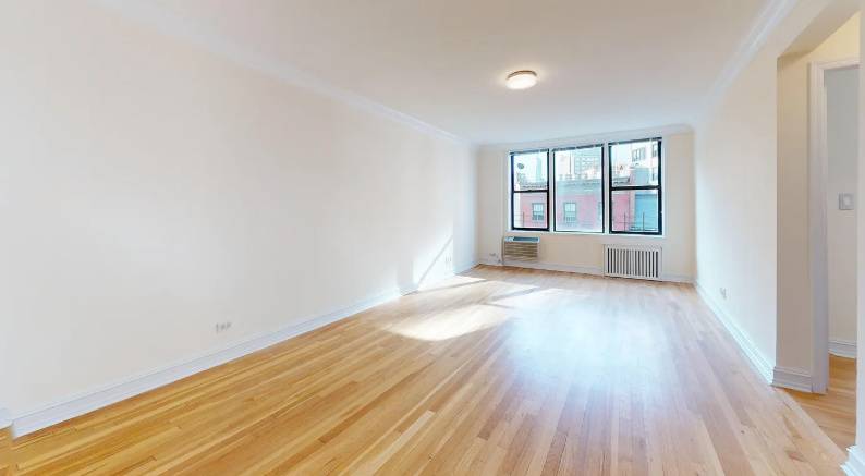 315 W 15Th St – photo 4