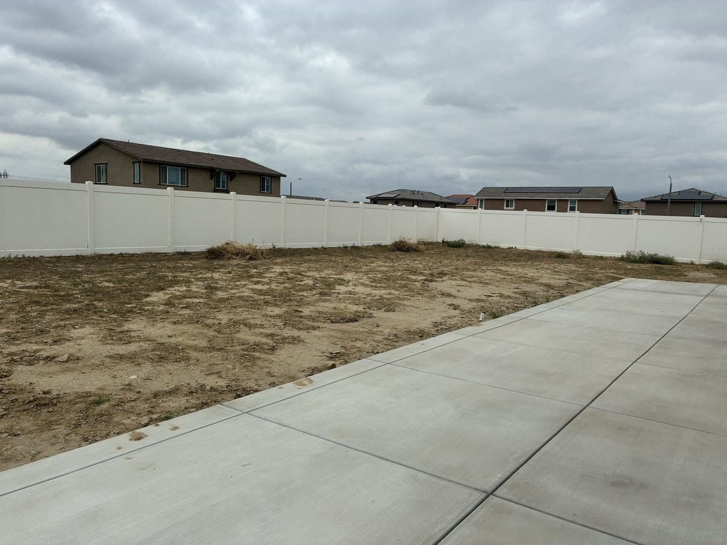Spacious 4-Bedroom Single-Story Home with Large Backyard – photo 3