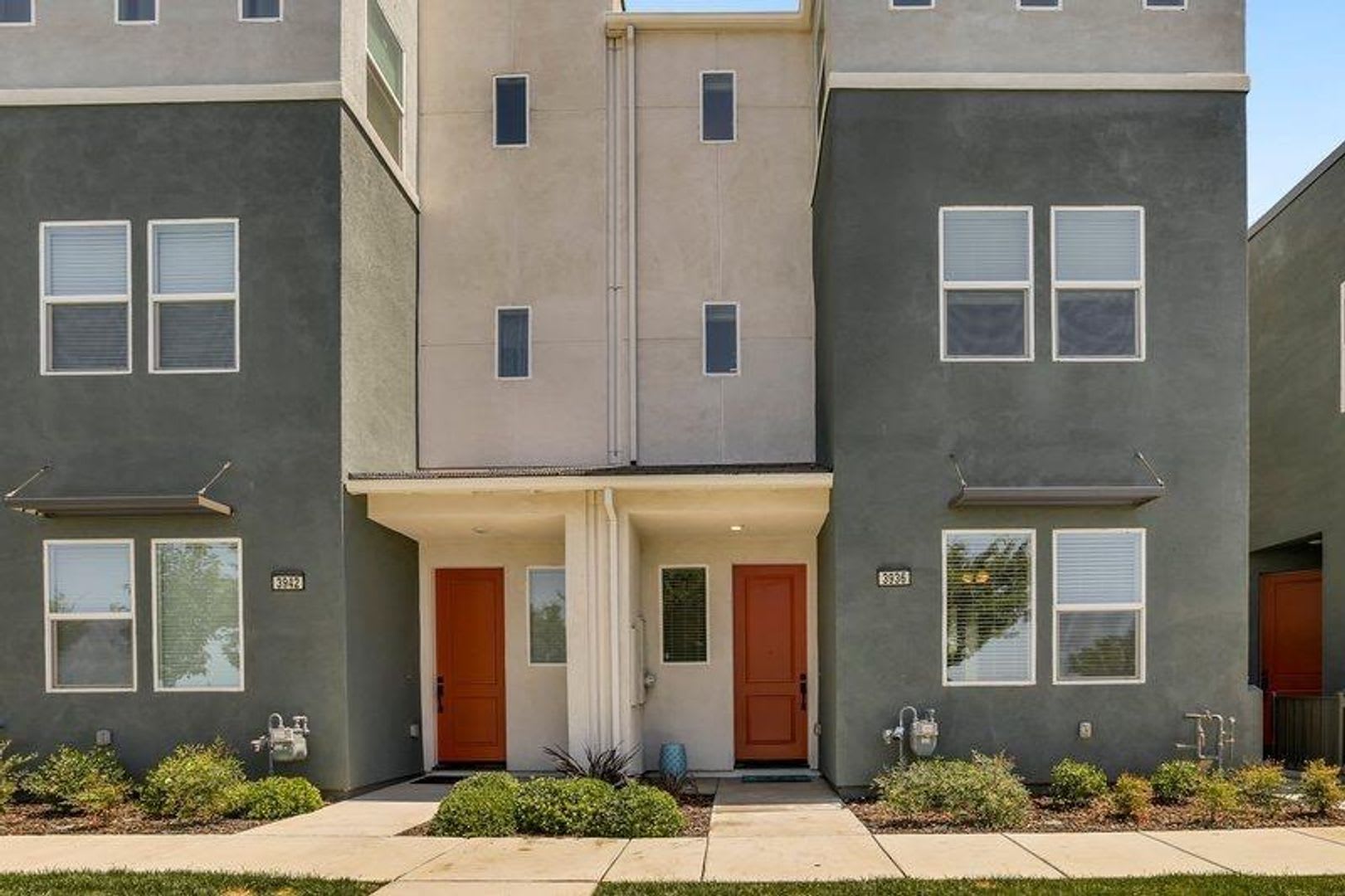 Clean 3 Bedroom 3 Bathroom Sacramento Townhome for Lease. – photo 1