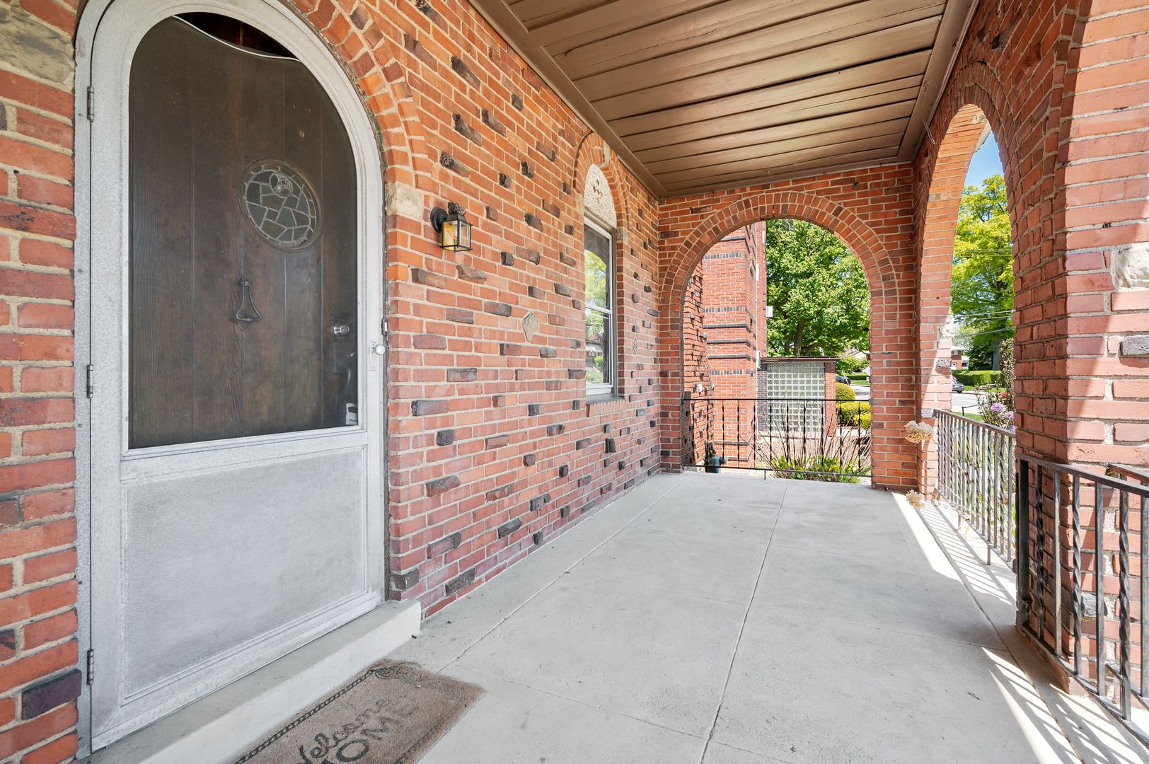 Spacious 4 Bed/2 Bath Home in Brentwood – photo 3