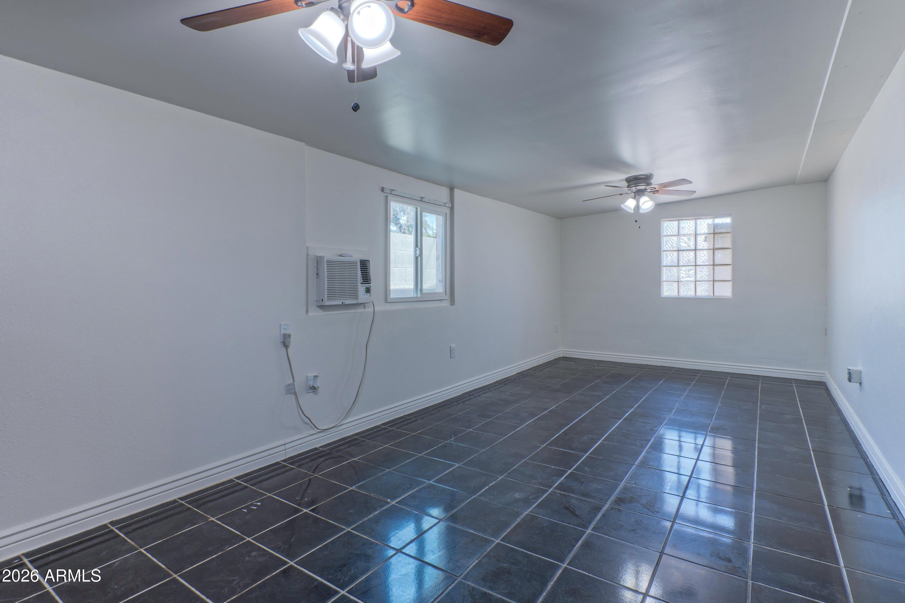 5946 W MYRTLE Avenue – photo 3