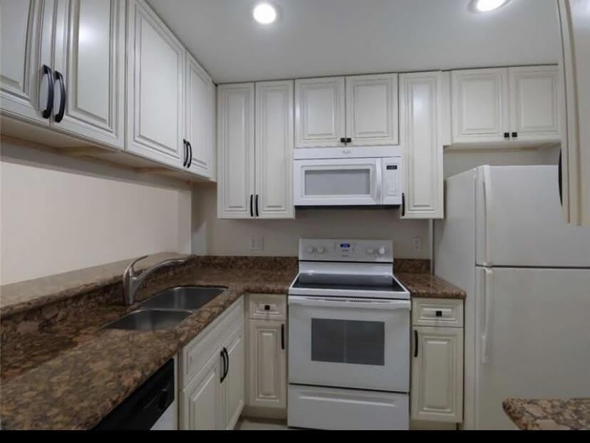 9903 Three Lakes Circle – photo 3