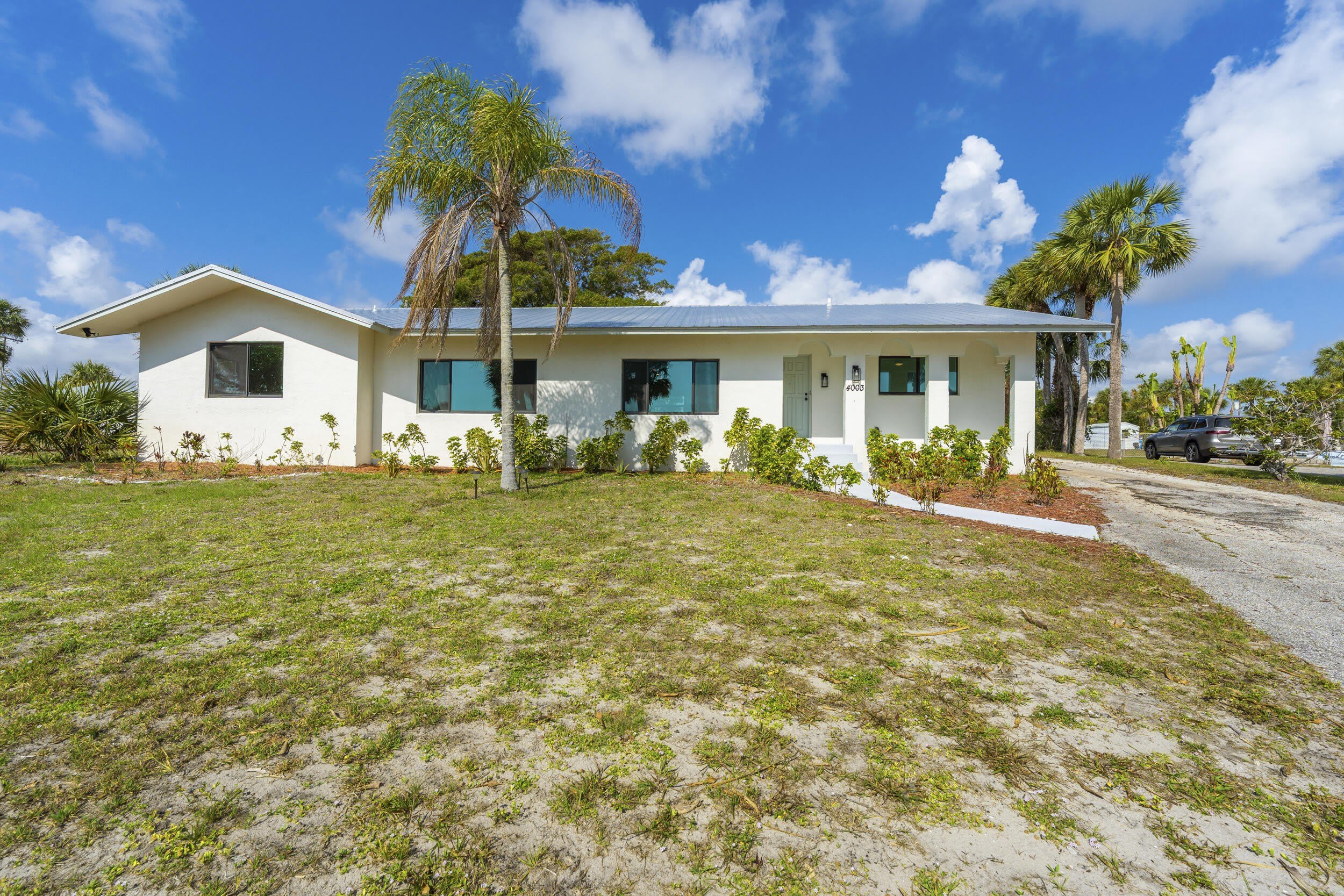 4003 S Indian River Drive – photo 2