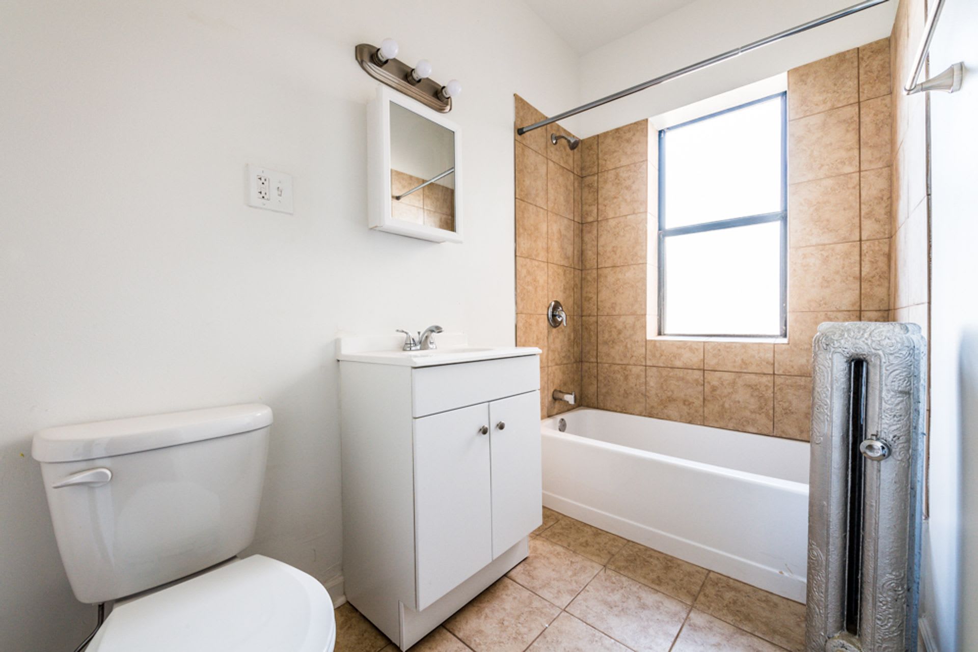 400 S Laramie Ave – photo 2