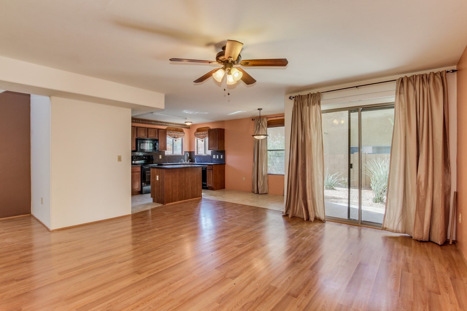 Modern 3BR/2.5BA Tucson Home with Private Balcony, Fenced Yard & 2-Car Garage – photo 4