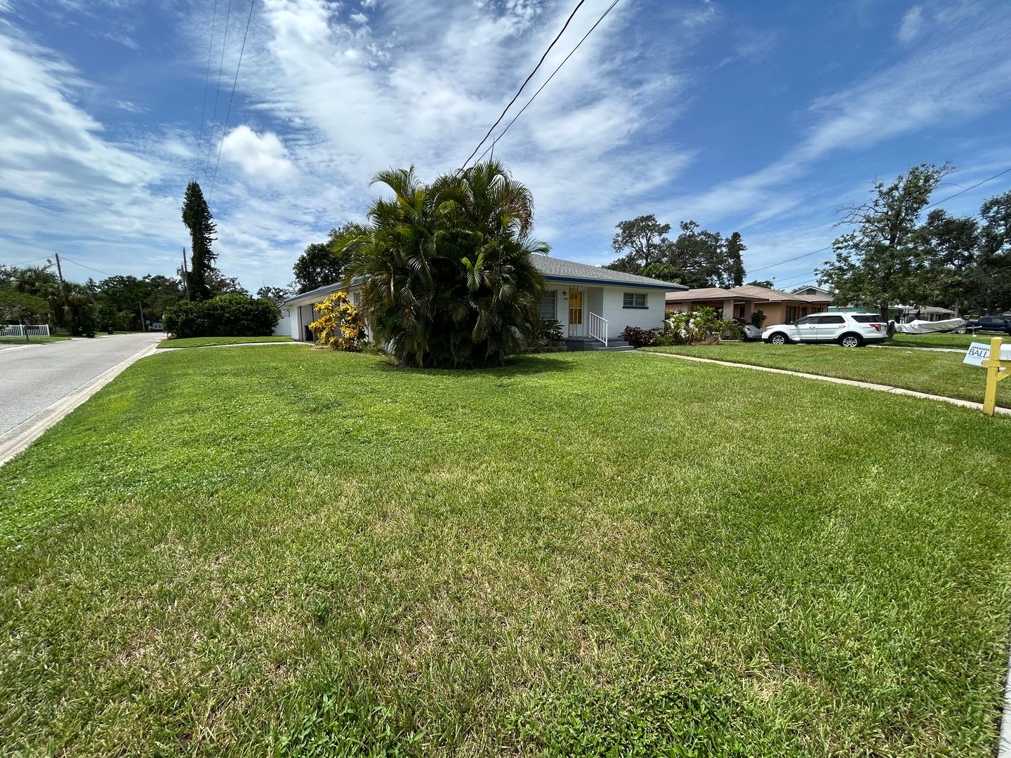 Wonderful 60s Throwback 2/2 on large corner lot with fenced yard – photo 4