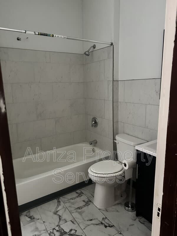 4523 Adelaide Ave – photo 5