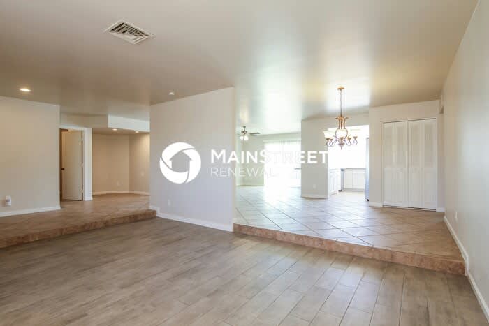 15607 North 60th Avenue – photo 4