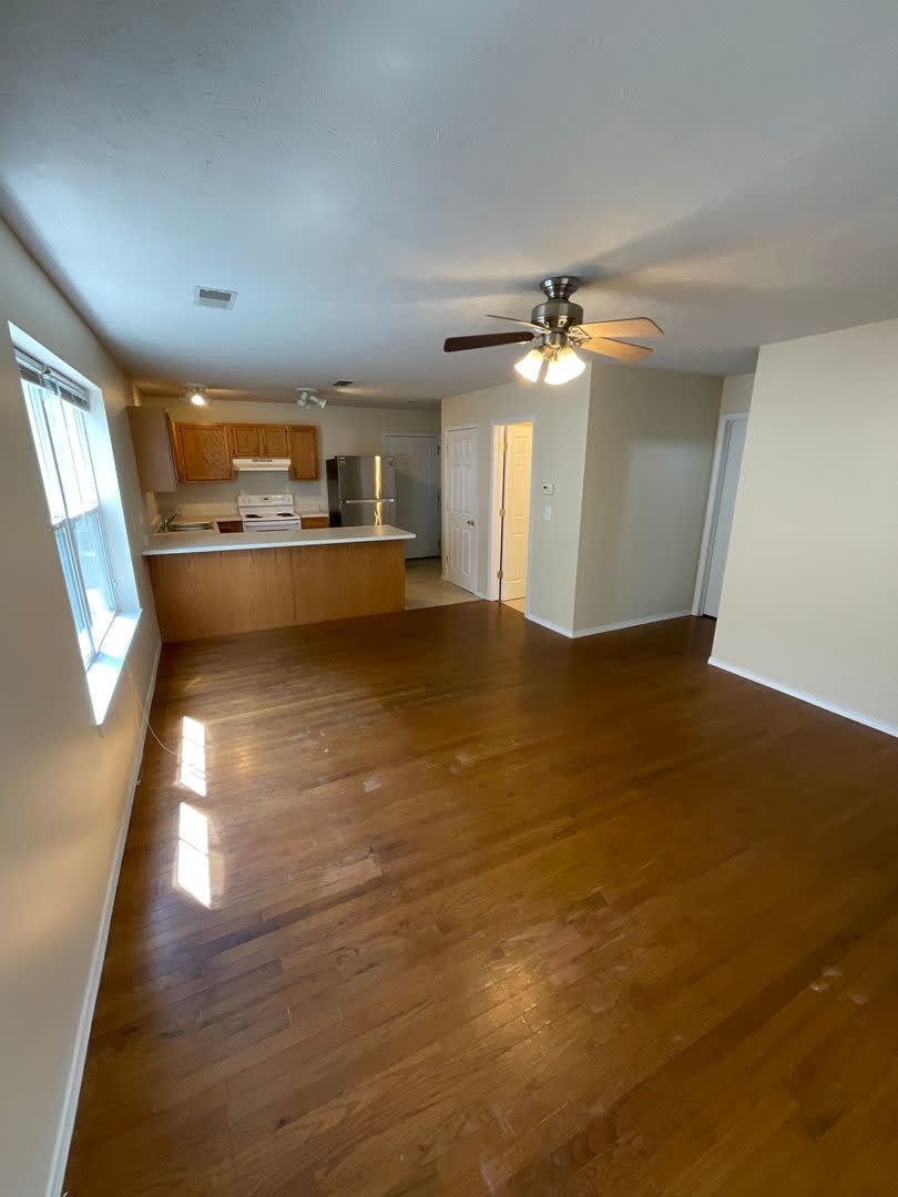 *2027* 4 Bed!! BIG GROUP OPTION!!! 18-20!! – photo 2