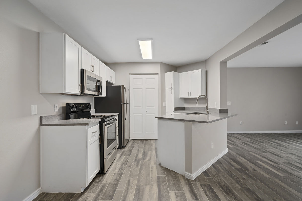 Southgate Apartments – photo 4