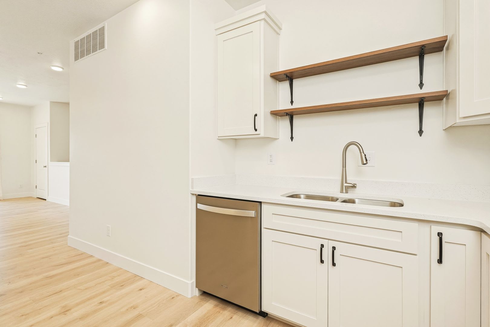 Welcome home to this beautifully designed 3 bedroom, 2 bathroom new construction townhome – photo 4