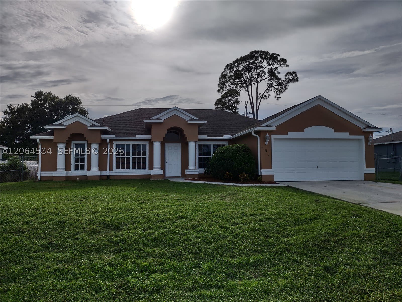 151 SW S Wakefield Cir – photo 1