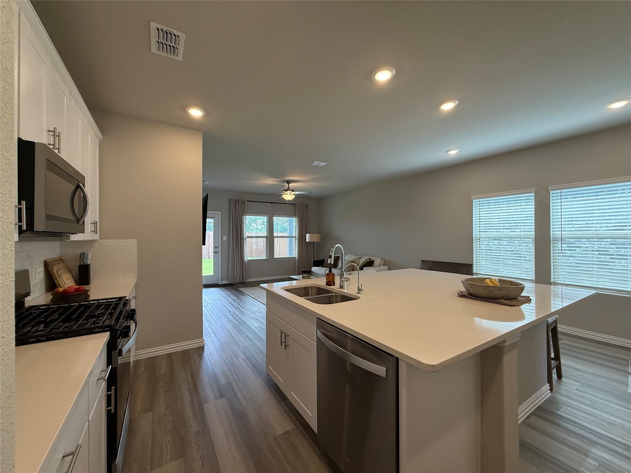 205 Greenbriar Drive – photo 3