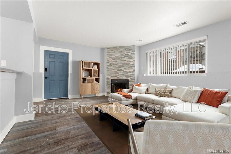 6350 Oak St – photo 5