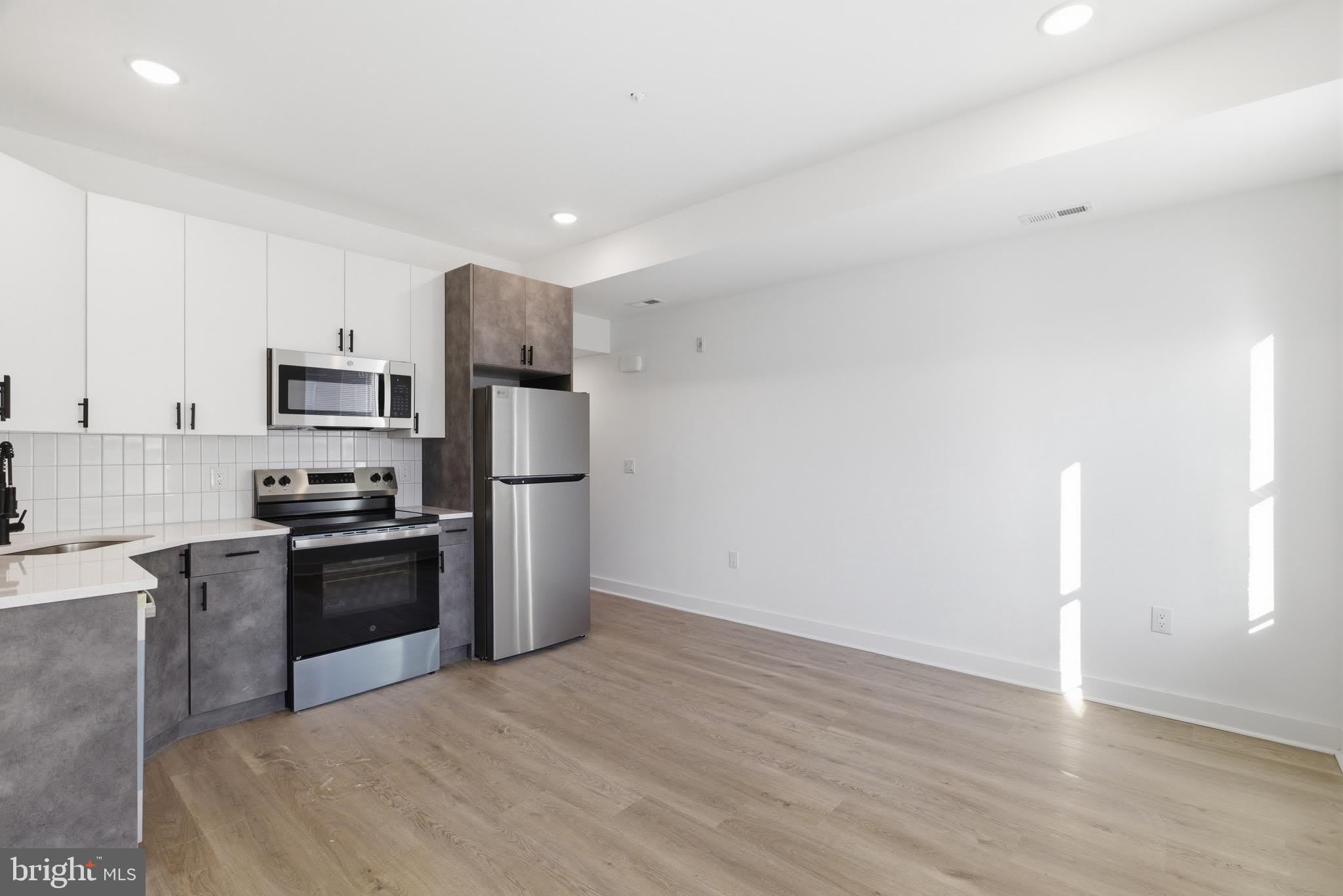 630 W CUMBERLAND Street – photo 2