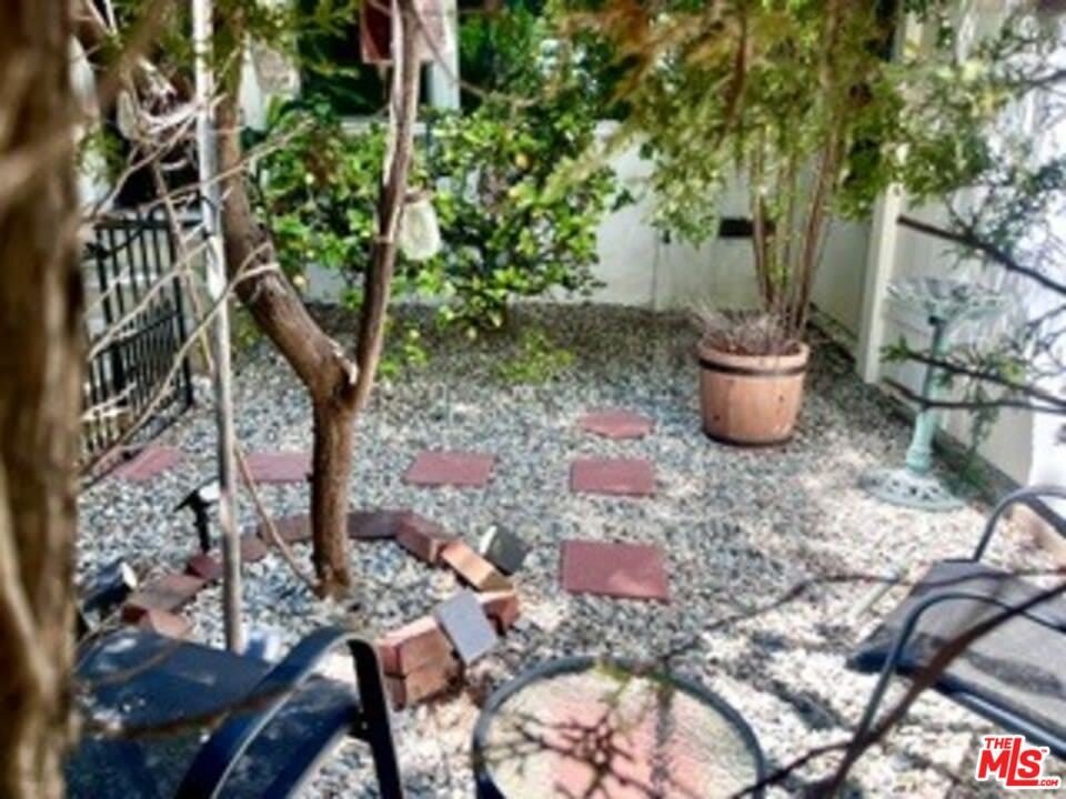 1725 1/2 Malcolm Ave – photo 2