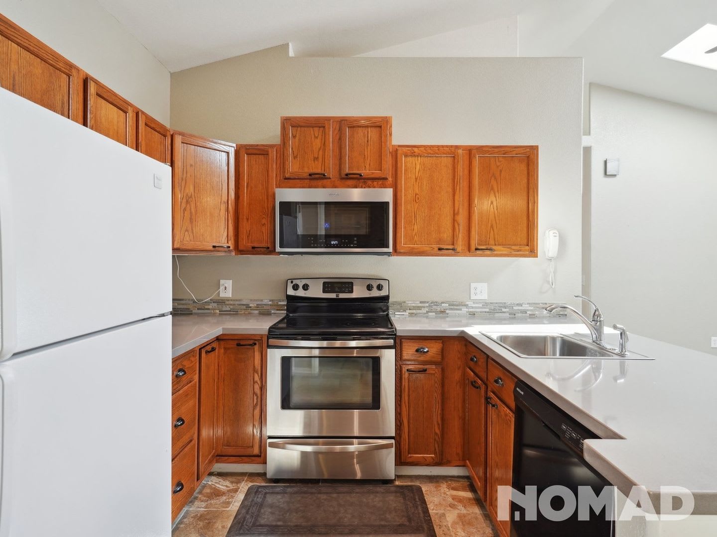 3 Bedroom Townhome in a gated community in Colorado Springs – photo 2