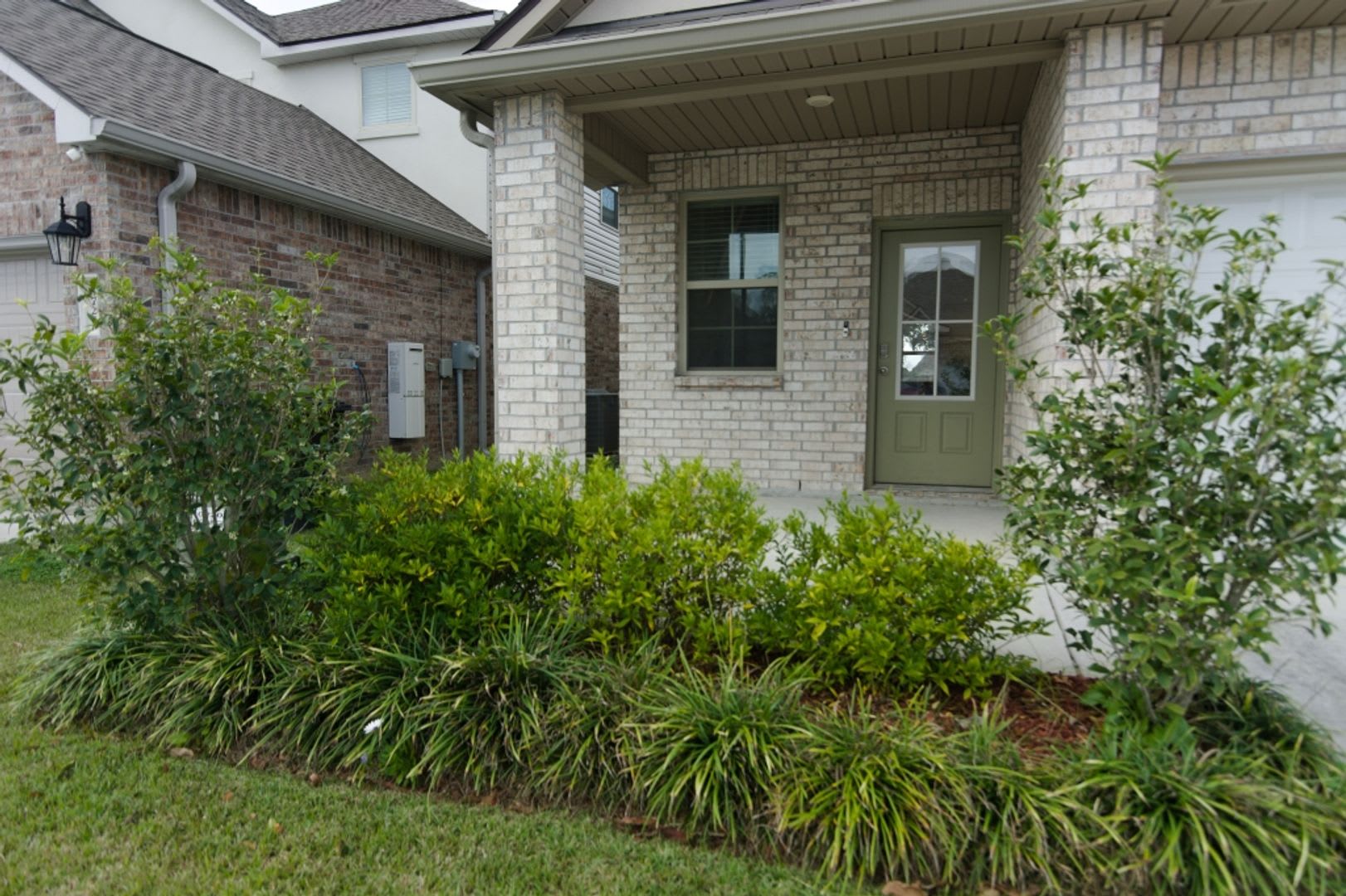 LOCATION, LOCATION, LOCATION!! Stunning 5 bedroom 3 bath home! – photo 2