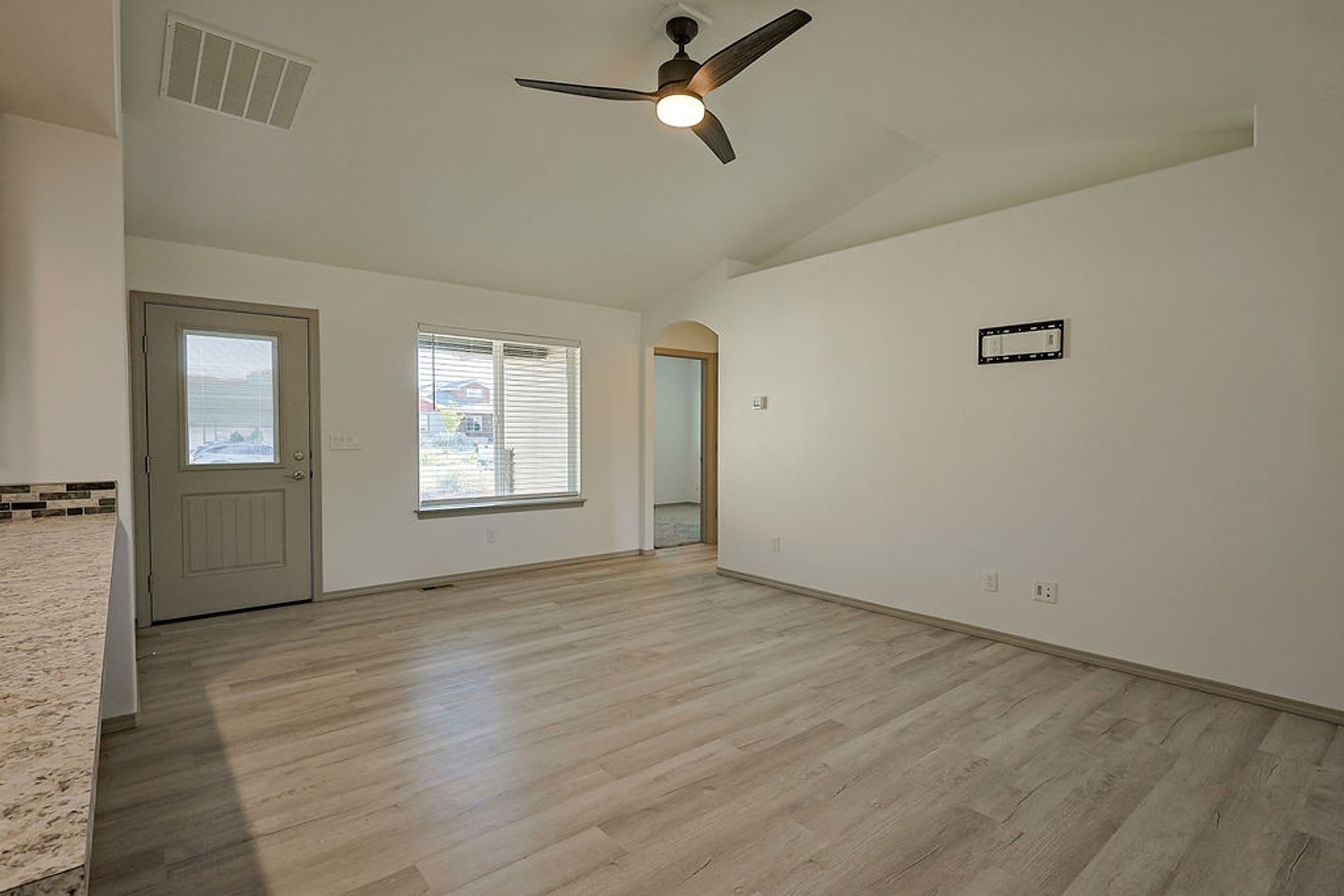 709 E Ave K – photo 4