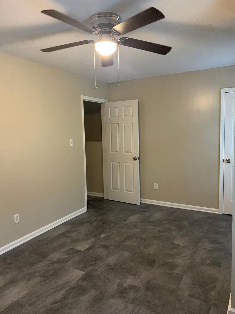 Room in 4 Bedroom Home at Bragg St – photo 3